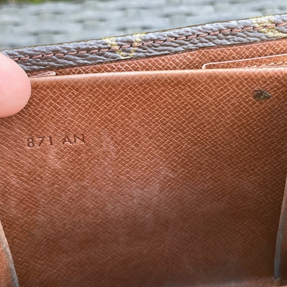 Vintage Louis Vuitton Elise wallet in monogram - Picture 3 of 11